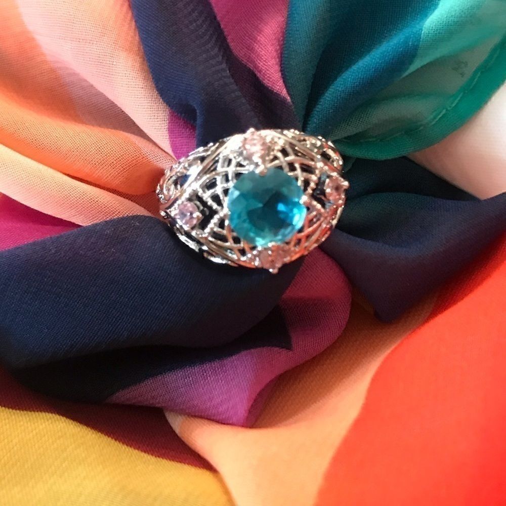 Blue Topaz Ring
New
Excellent 
Size 6 